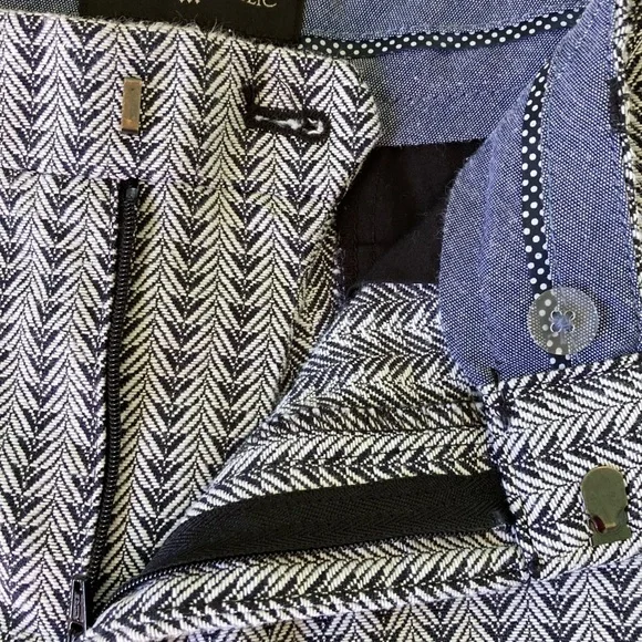 Banana Republic 5" Tailored Black & White Chevron Patterned Shorts (Size 4) - Picture 5 of 12
